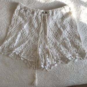 white lace flowy shorts